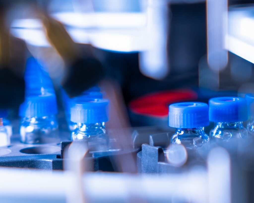 HPLC glass vials in the auto sample. Clinical analysis of vaccines or pharmaceuticals