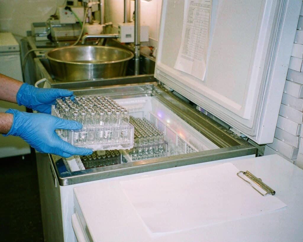 can you freeze samples in hplc vials