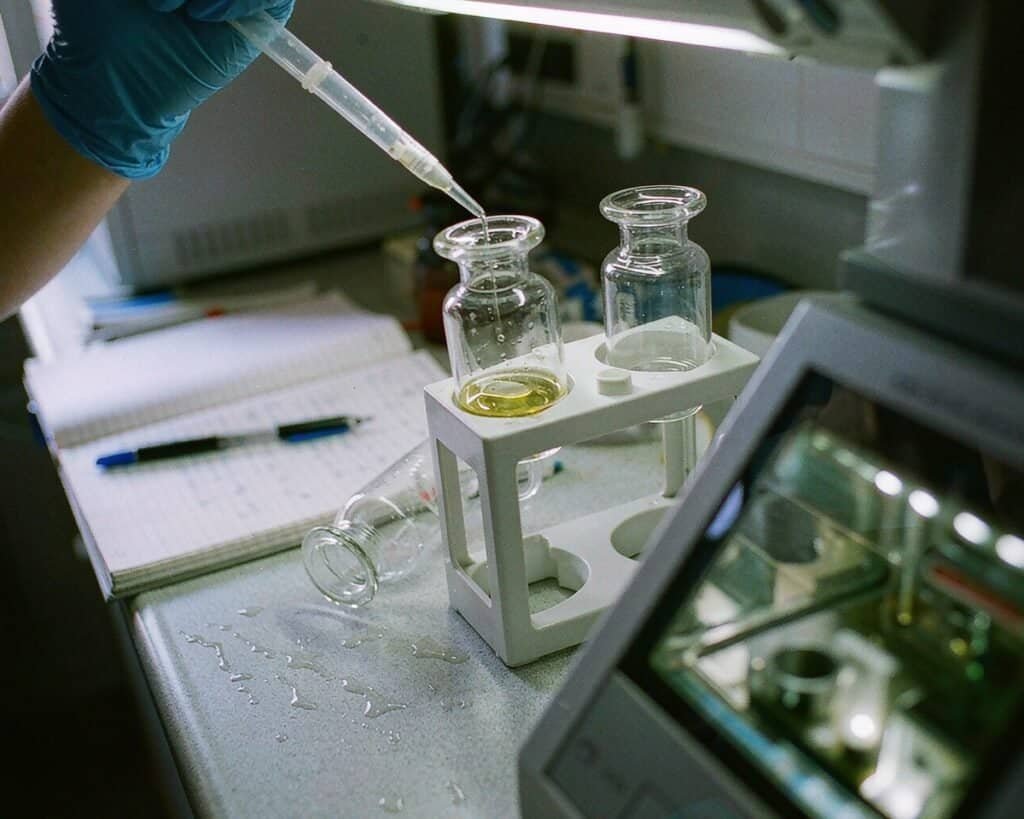 wide mouth vials when they beat standard vials