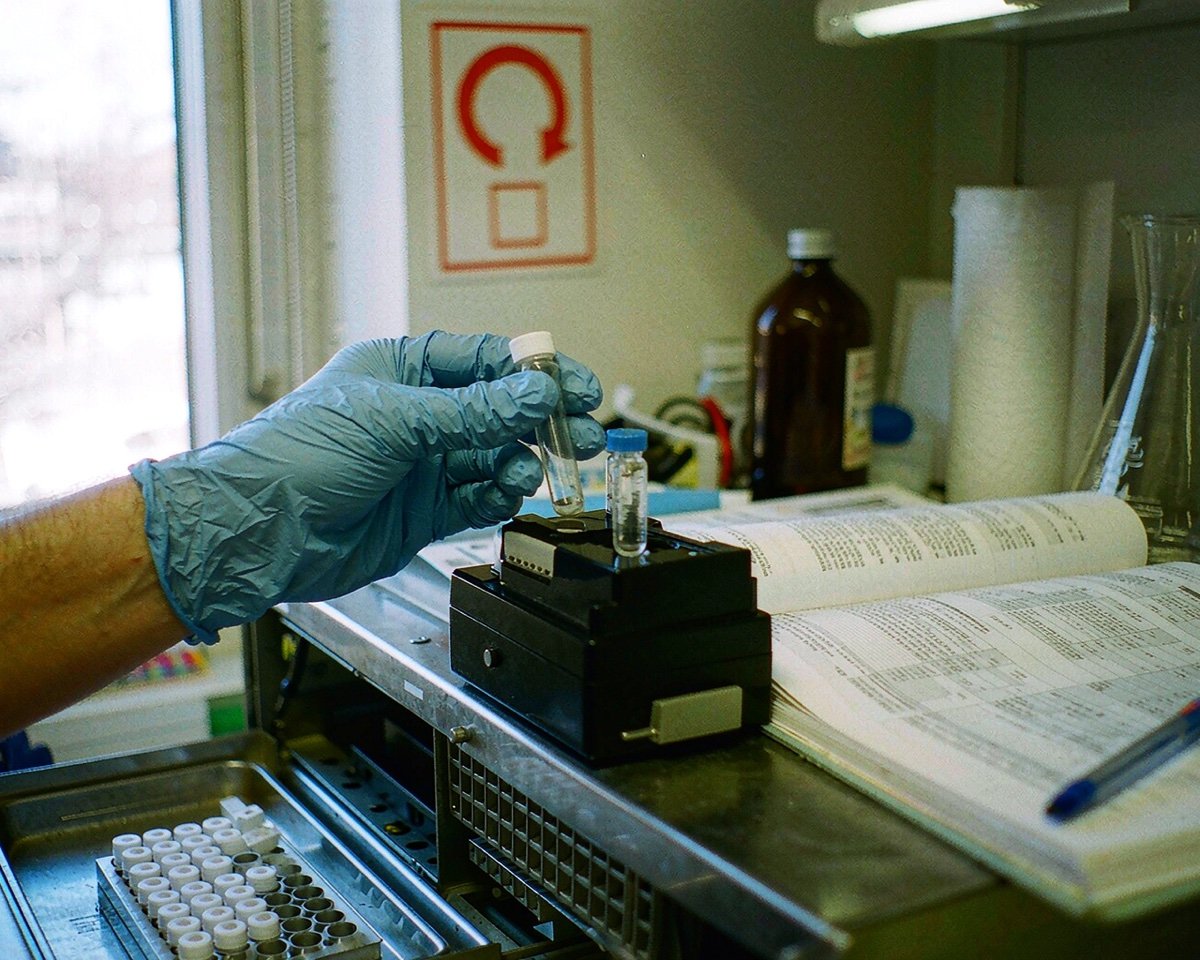 pfa vs glass vials which for trace metal analysis