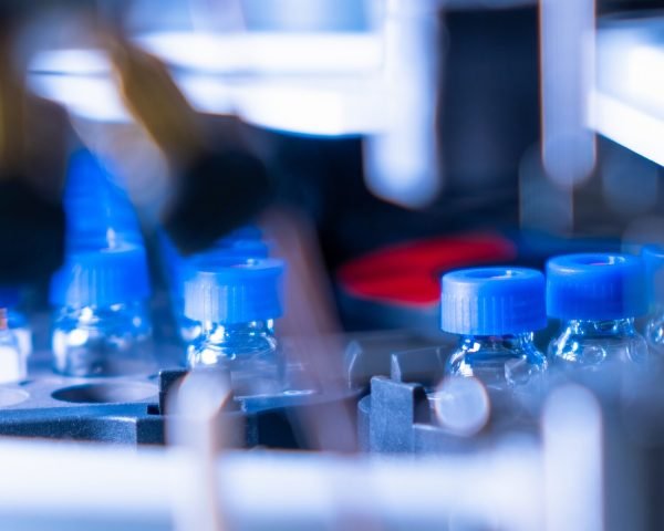 HPLC glass vials in the auto sample. Clinical analysis of vaccines or pharmaceuticals